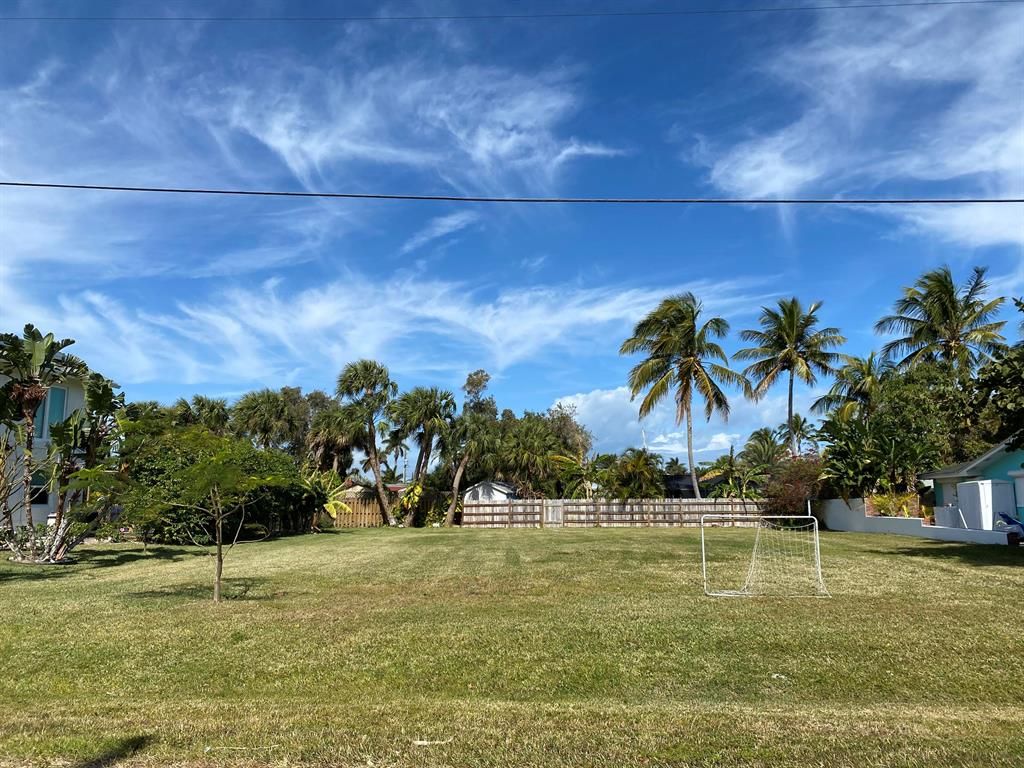 Photo of 1608 Bahia Avenue, Fort Pierce, FL 34949 (MLS # R10708606)