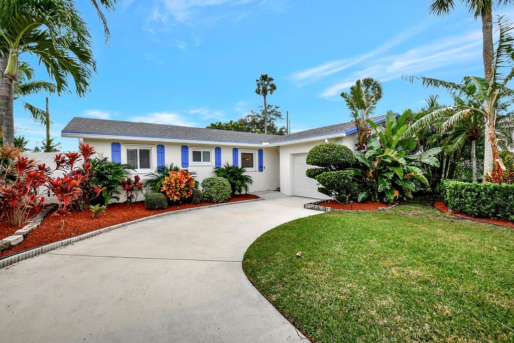 Photo of 802 Mallard Drive, Delray Beach, FL 33444 (MLS # R10948780)