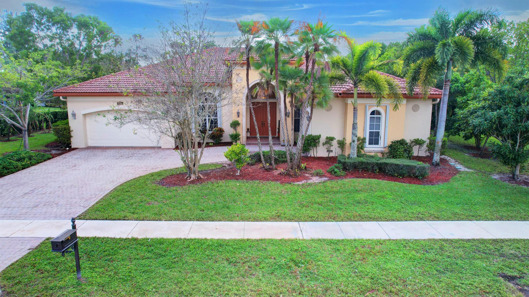 8123 Woodslanding Trail