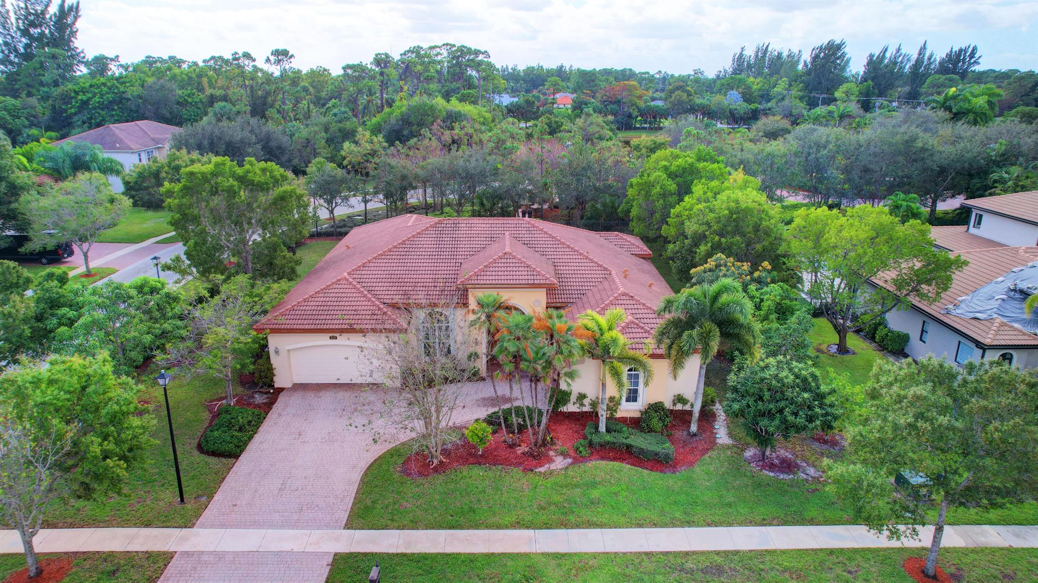 8123 Woodslanding Trail
