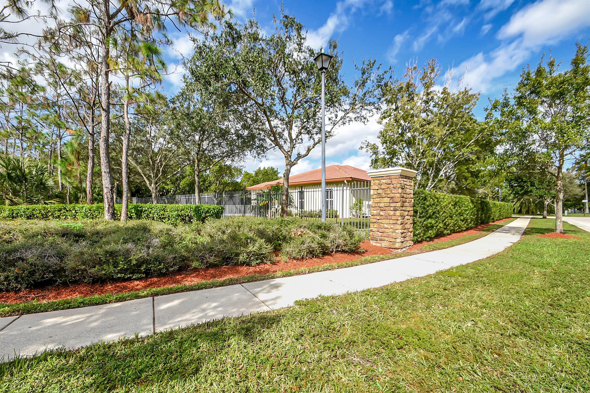 8123 Woodslanding Trail