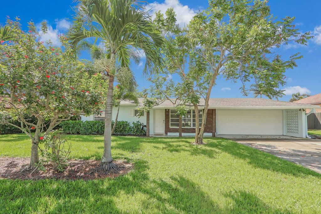 Photo of 8336 SE Palm Street, Hobe Sound, FL 33455 (MLS # R11018016)