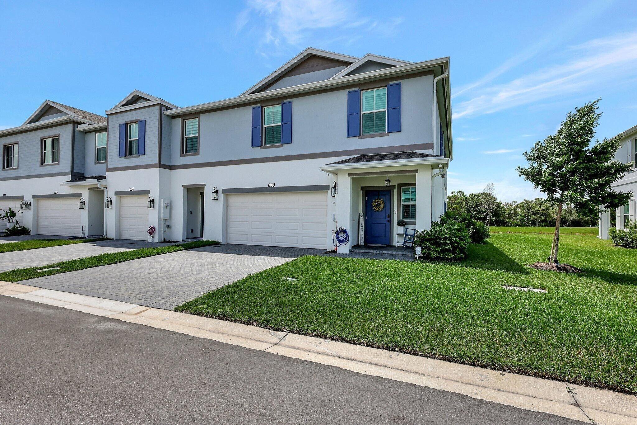 650 NE Waters Edge Lane