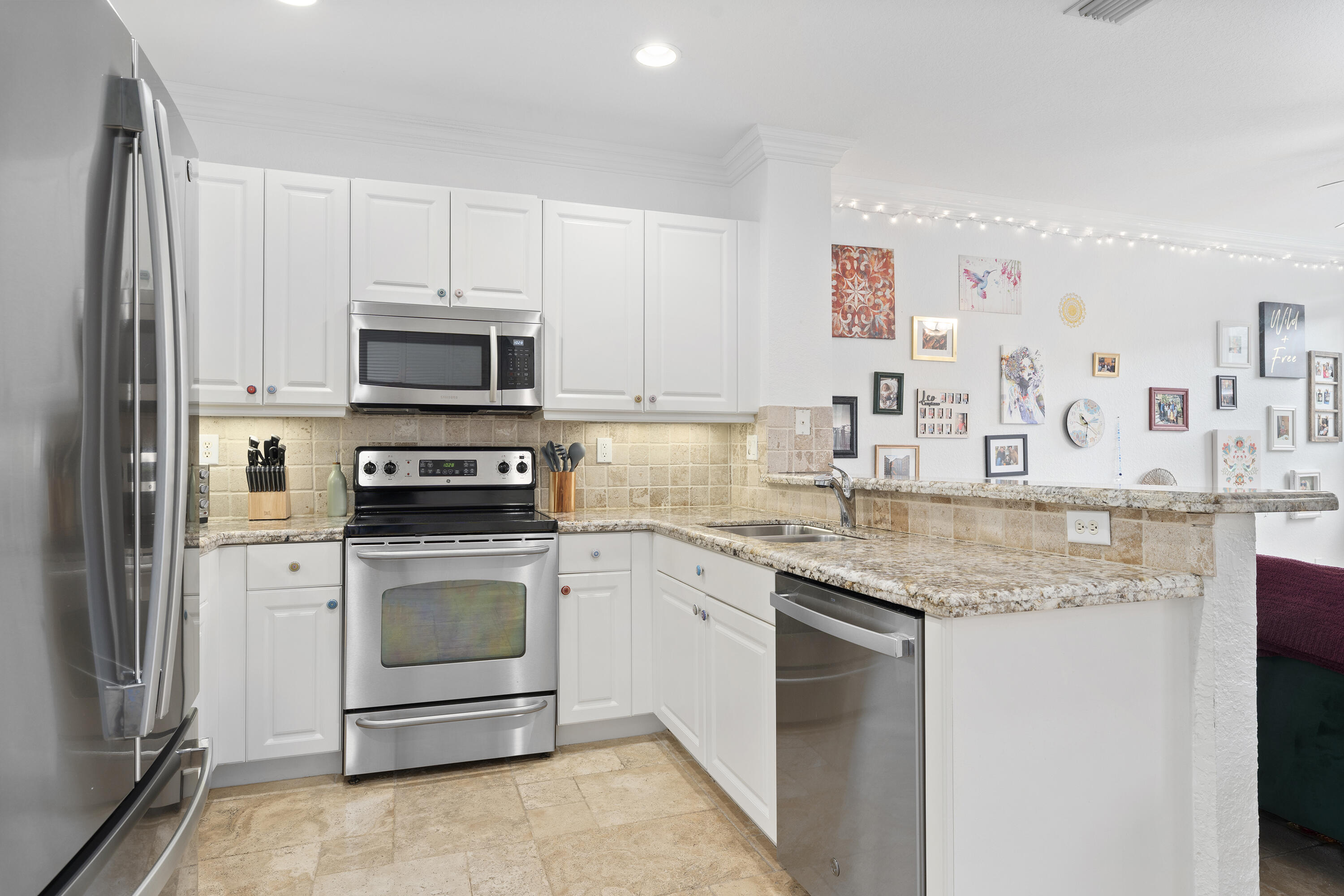 VILLAGE AT SWINTON SQUARE CONDO - Residential