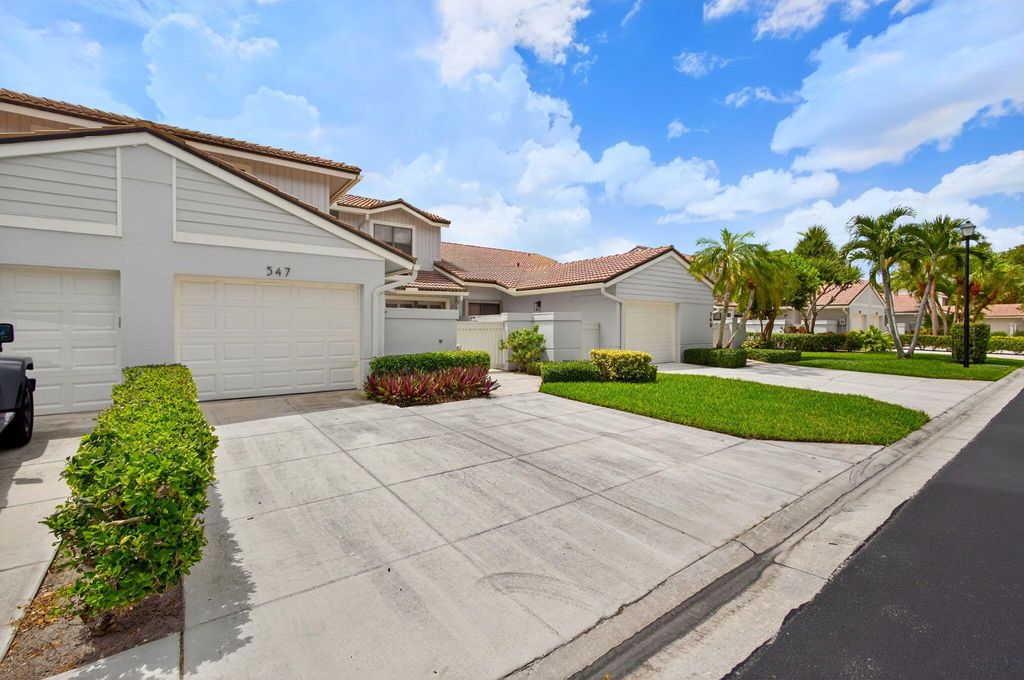 Photo of 547 Prestwick Circle, Palm Beach Gardens, FL 33418 (MLS # R11112541)