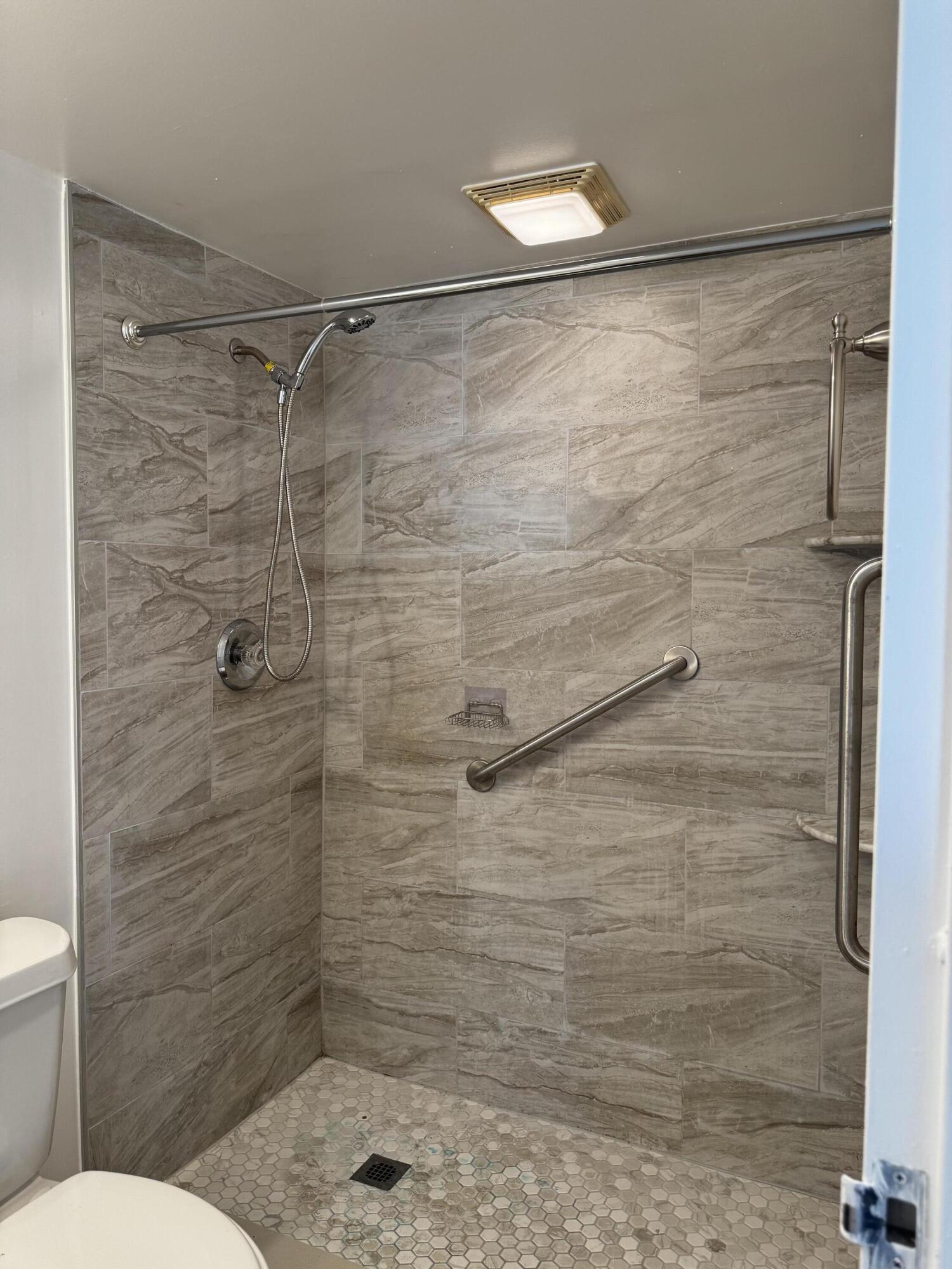 KINGS POINT SAXONY CONDOS - Residential Lease