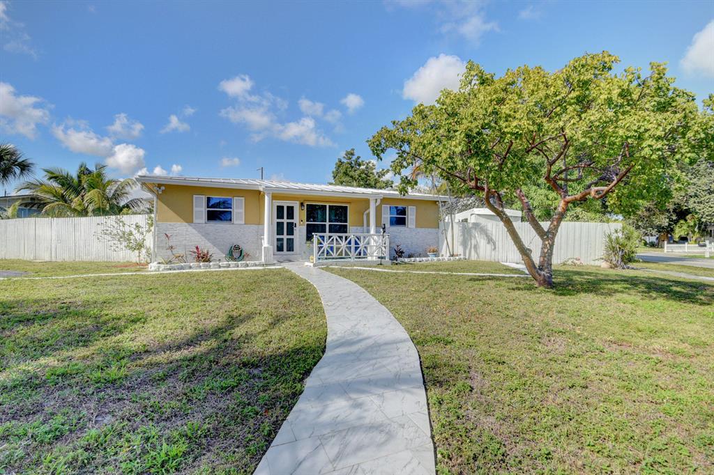 Photo of 1403 W Trammell Street, Lantana, FL 33462 (MLS # R10777030)