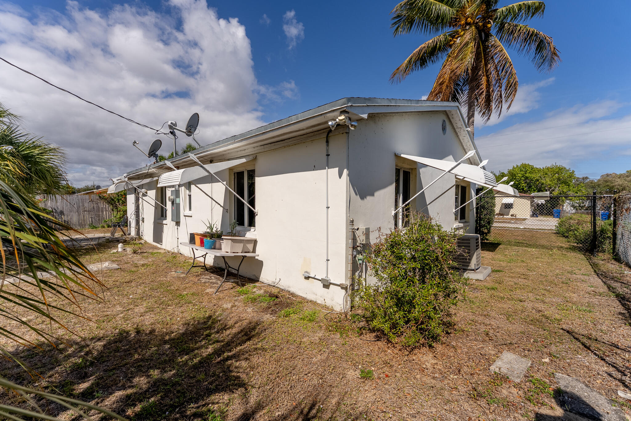 B AND G HOMES - Residential