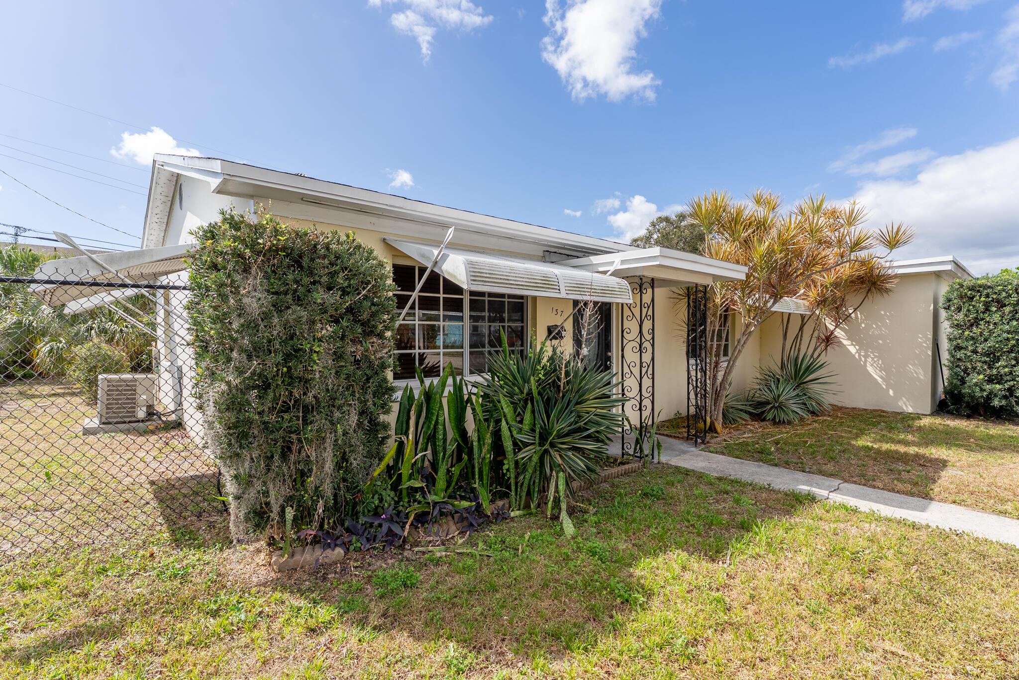 B AND G HOMES - Residential