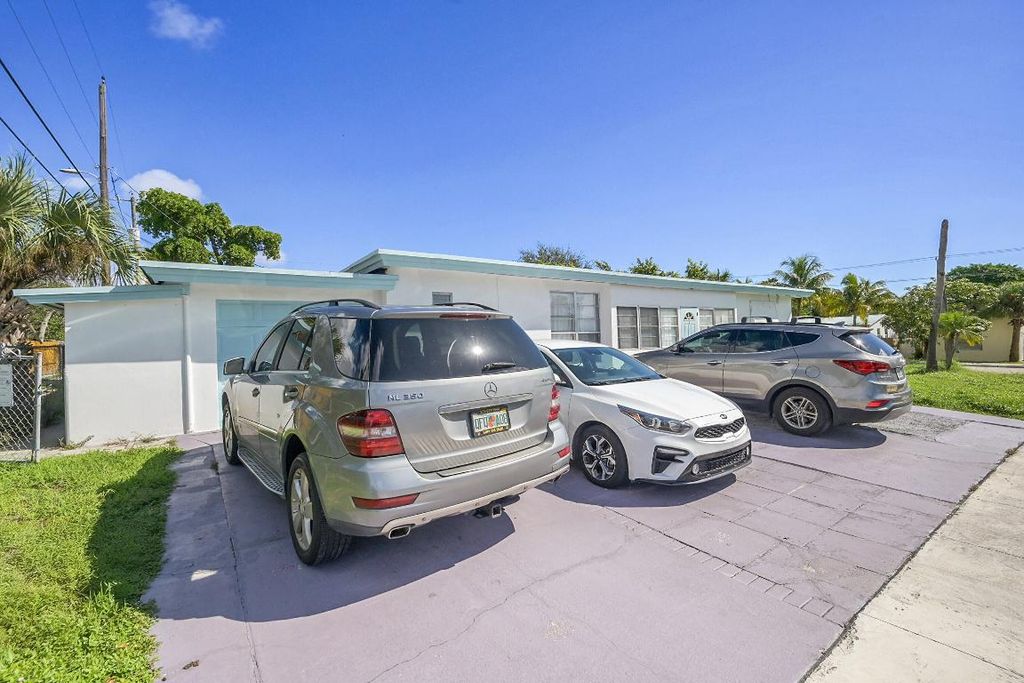 Photo of 721 N A Street, Lake Worth Beach, FL 33460 (MLS # R11133845)