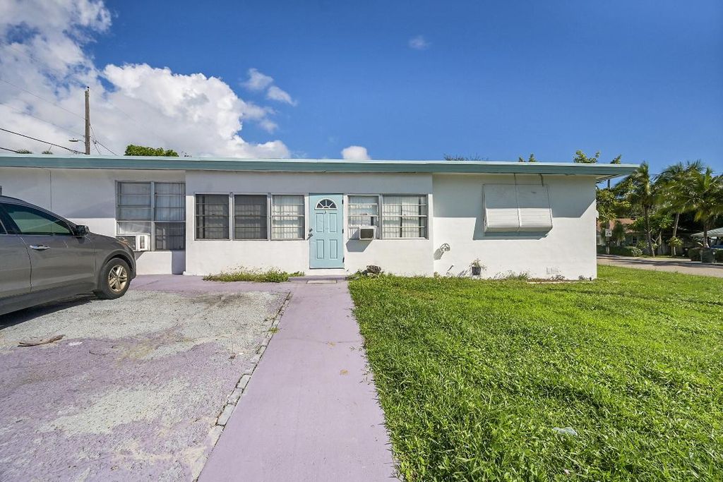Photo of 721 N A Street, Lake Worth Beach, FL 33460 (MLS # R11133845)