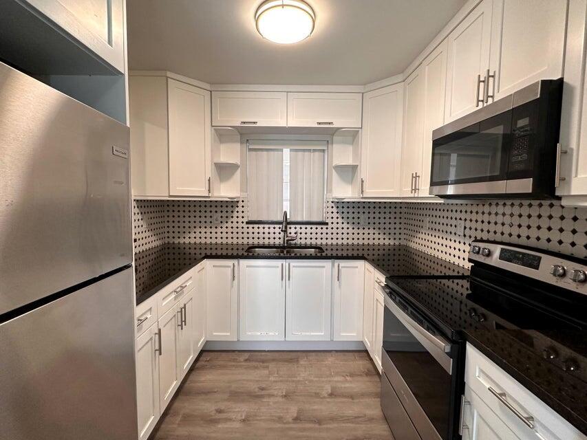 HILLCREST AT L W - Residential