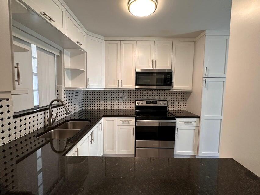 HILLCREST AT L W - Residential