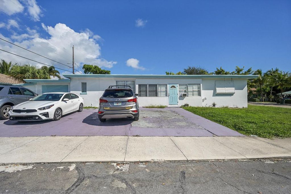 Photo of 721 N A Street, Lake Worth Beach, FL 33460 (MLS # R11133845)