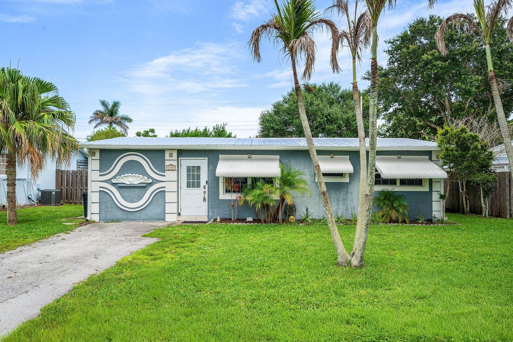 Photo of 5709 SE Indigo Avenue, Stuart, FL 34997 (MLS # B26060678)