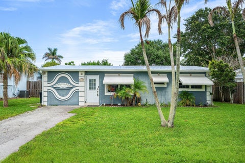 Photo of 5709 SE Indigo Avenue, Stuart, FL 34997 (MLS # B26060678)