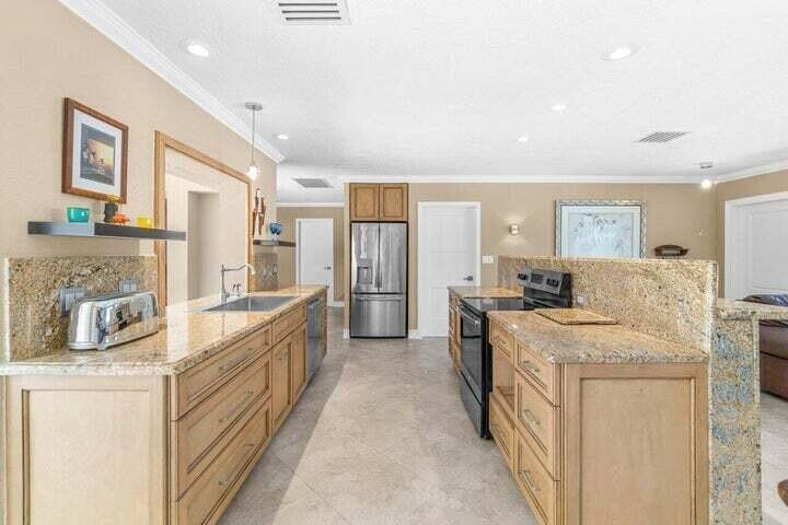 653 NW 10th Court