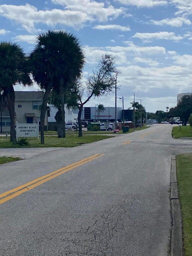 RIVERSIDE DRIVE - Residential Lease