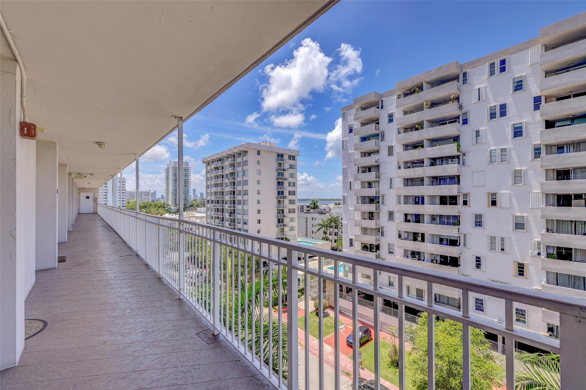 1300 Lincoln Rd D-804