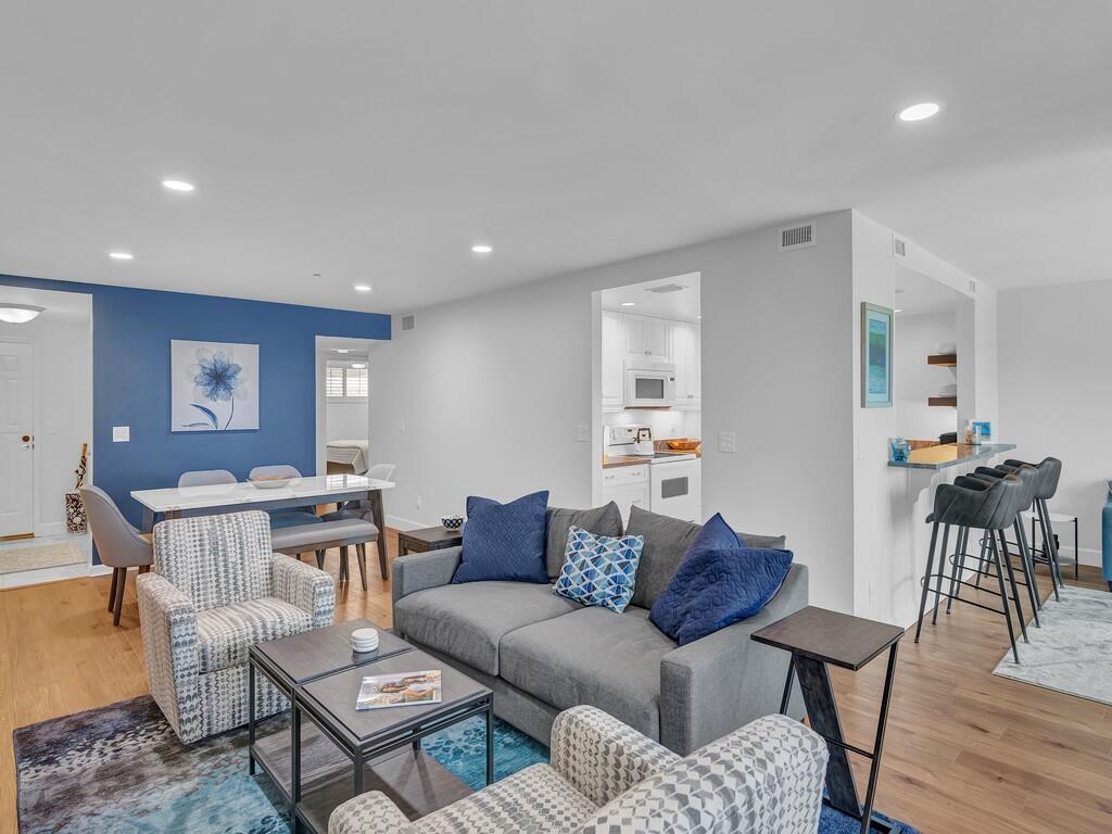 1616 SEA COVE CONDOMINIUM - Residential