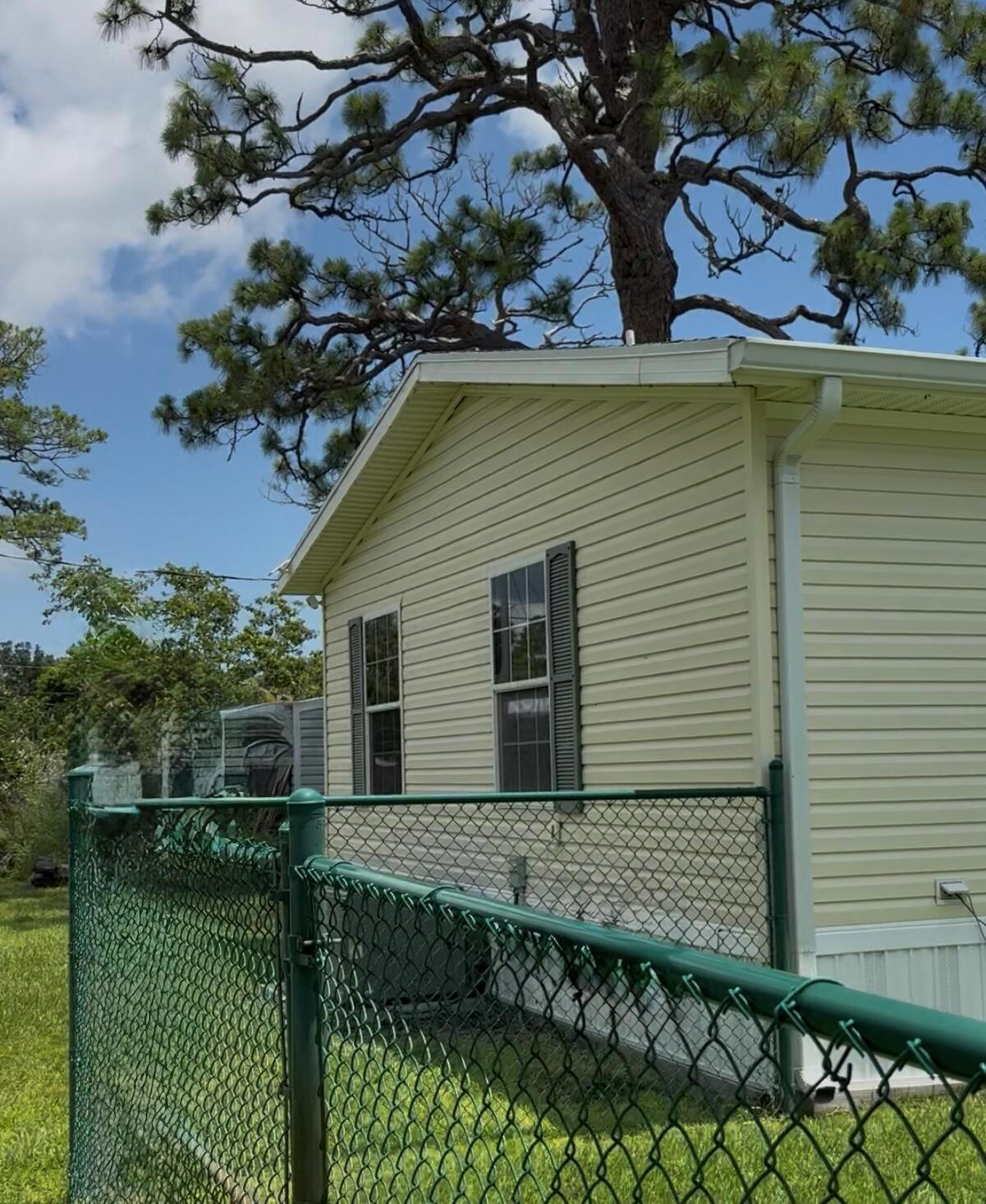 5356 SE Horizon Avenue, Stuart, FL, 34997/$249,000 3 5356 SE Horizon Avenue