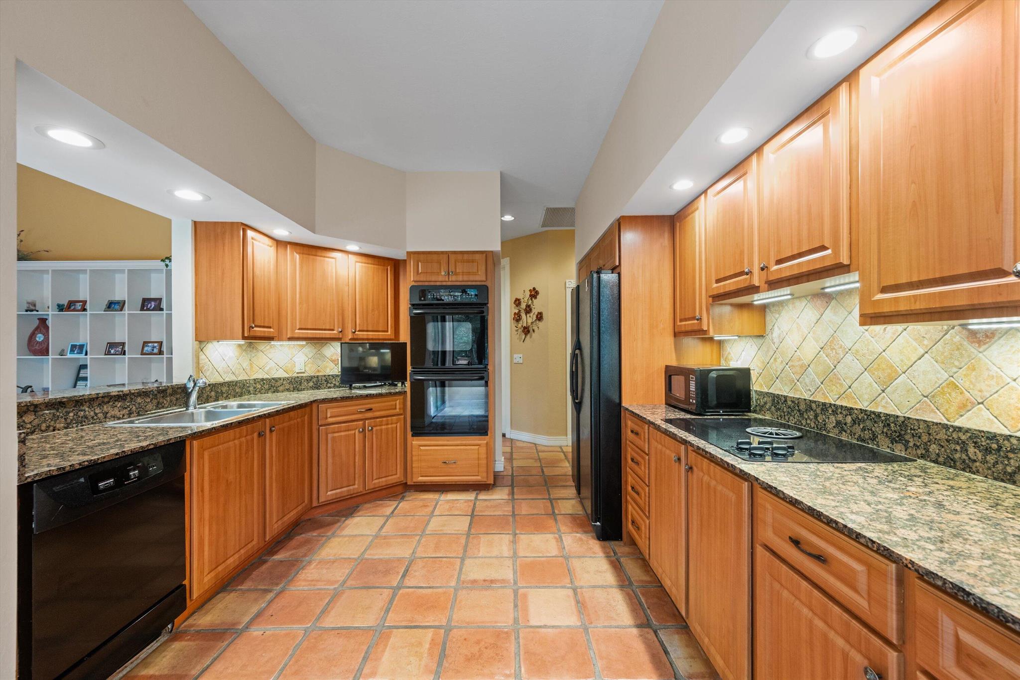 BREAKERS WEST - Residential