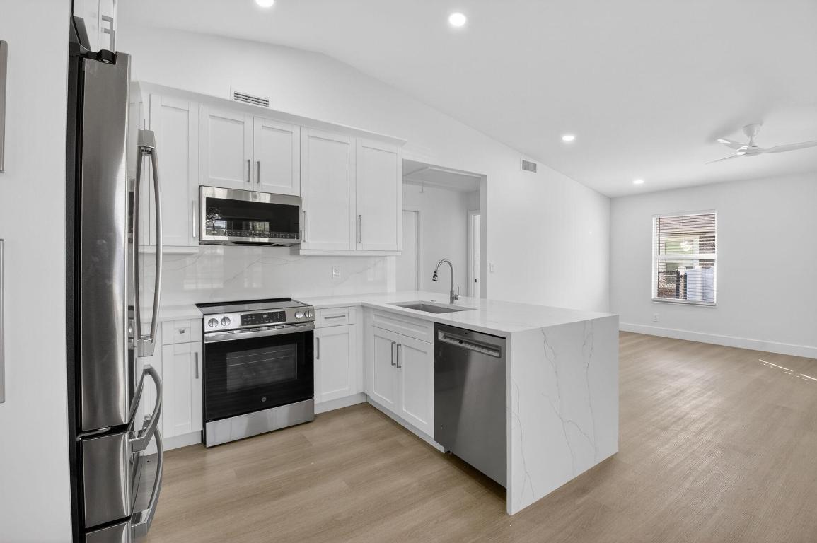 RAINBOW LAKES I - Residential Lease