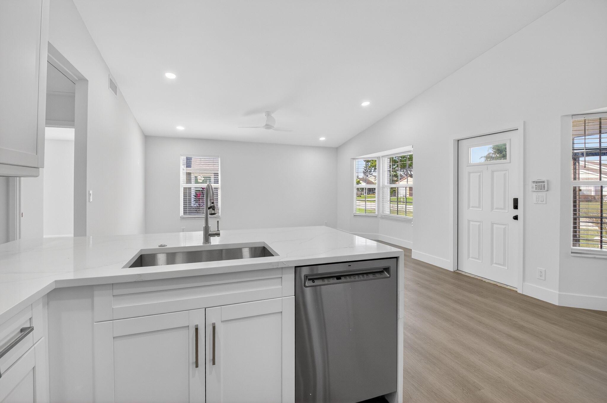 RAINBOW LAKES I - Residential Lease