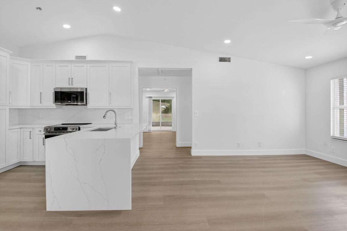 RAINBOW LAKES I - Residential Lease