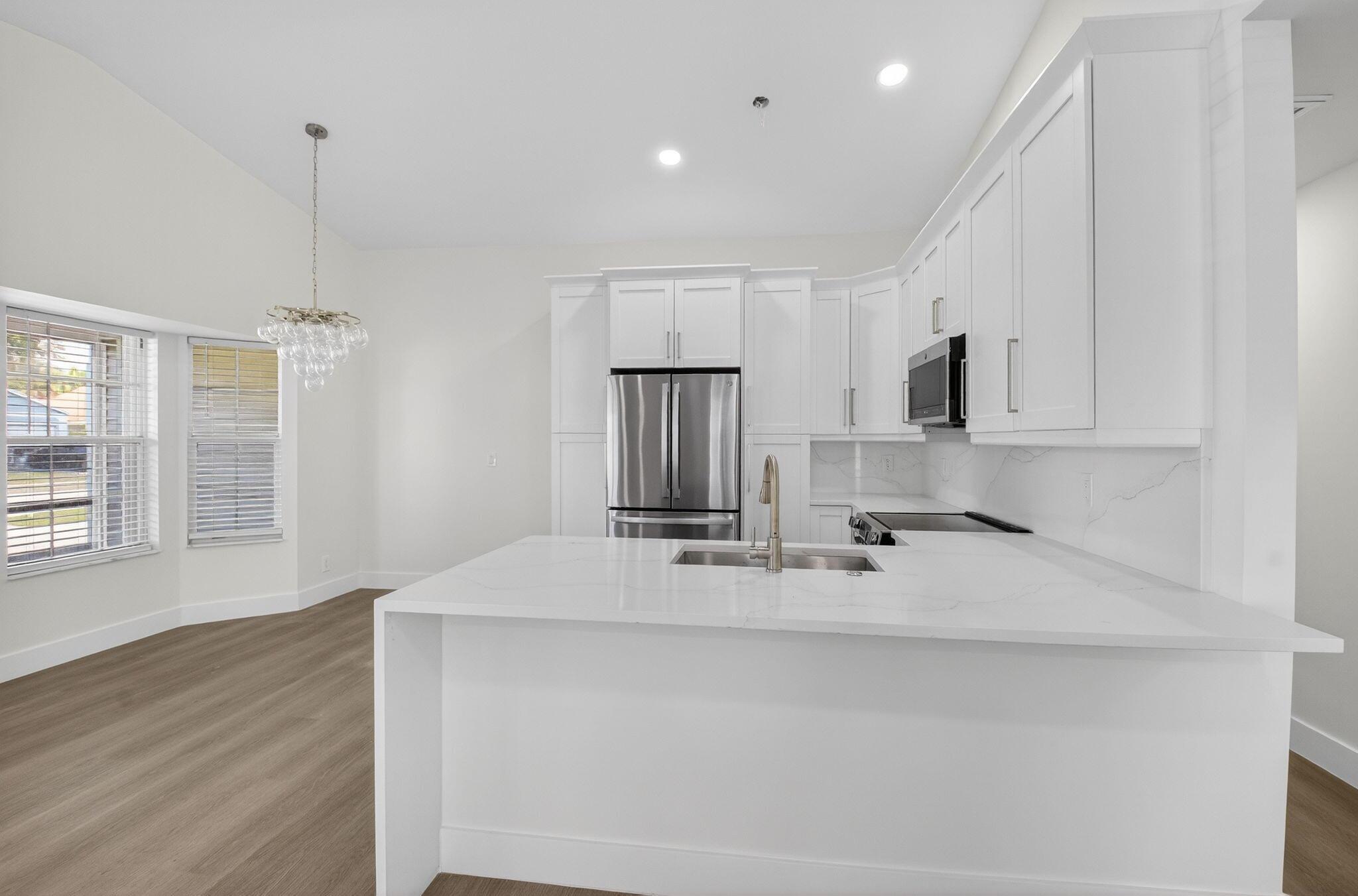 RAINBOW LAKES I - Residential Lease