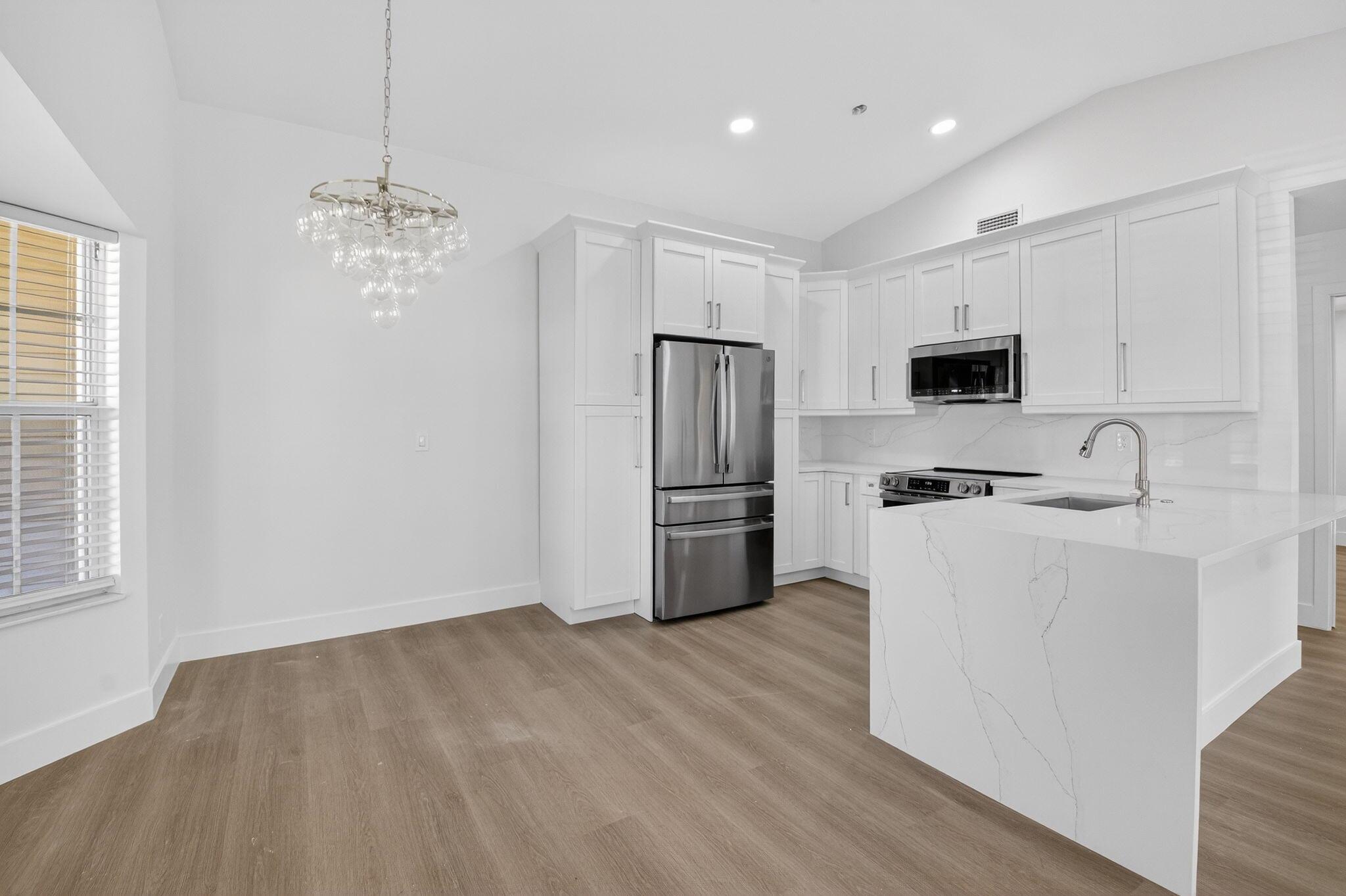 RAINBOW LAKES I - Residential Lease