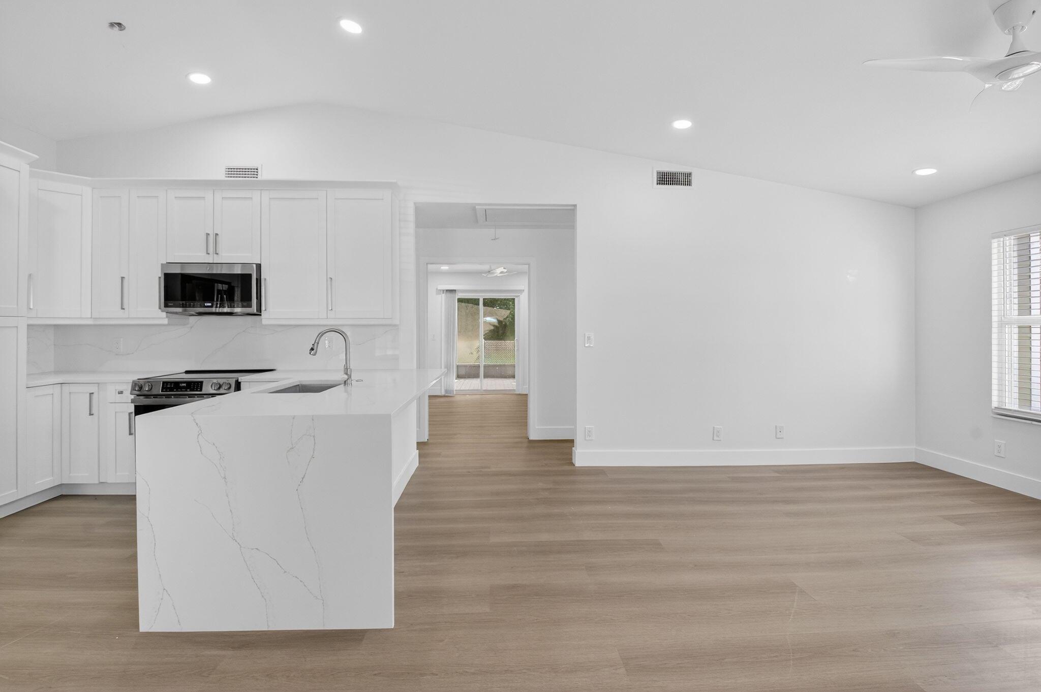 RAINBOW LAKES I - Residential Lease