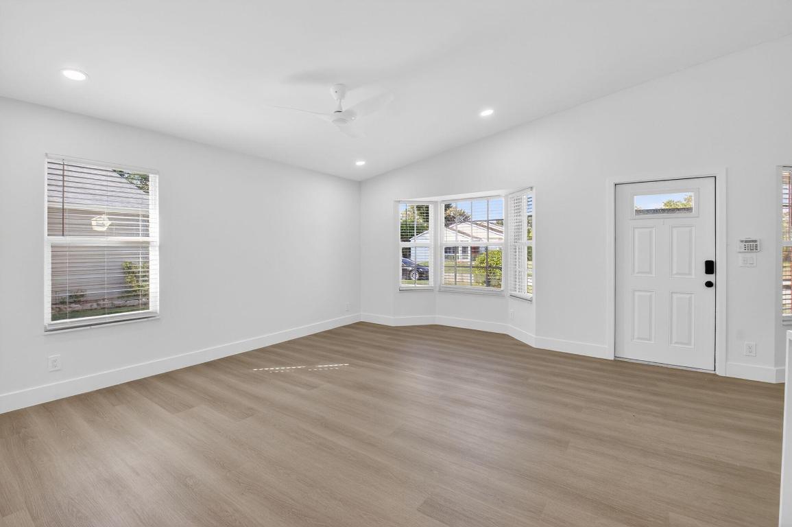 RAINBOW LAKES I - Residential Lease