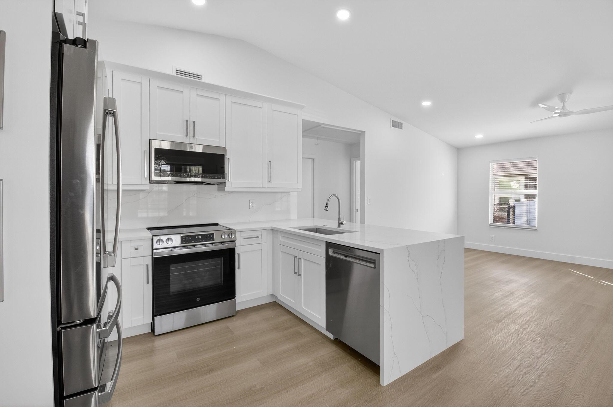 RAINBOW LAKES I - Residential Lease