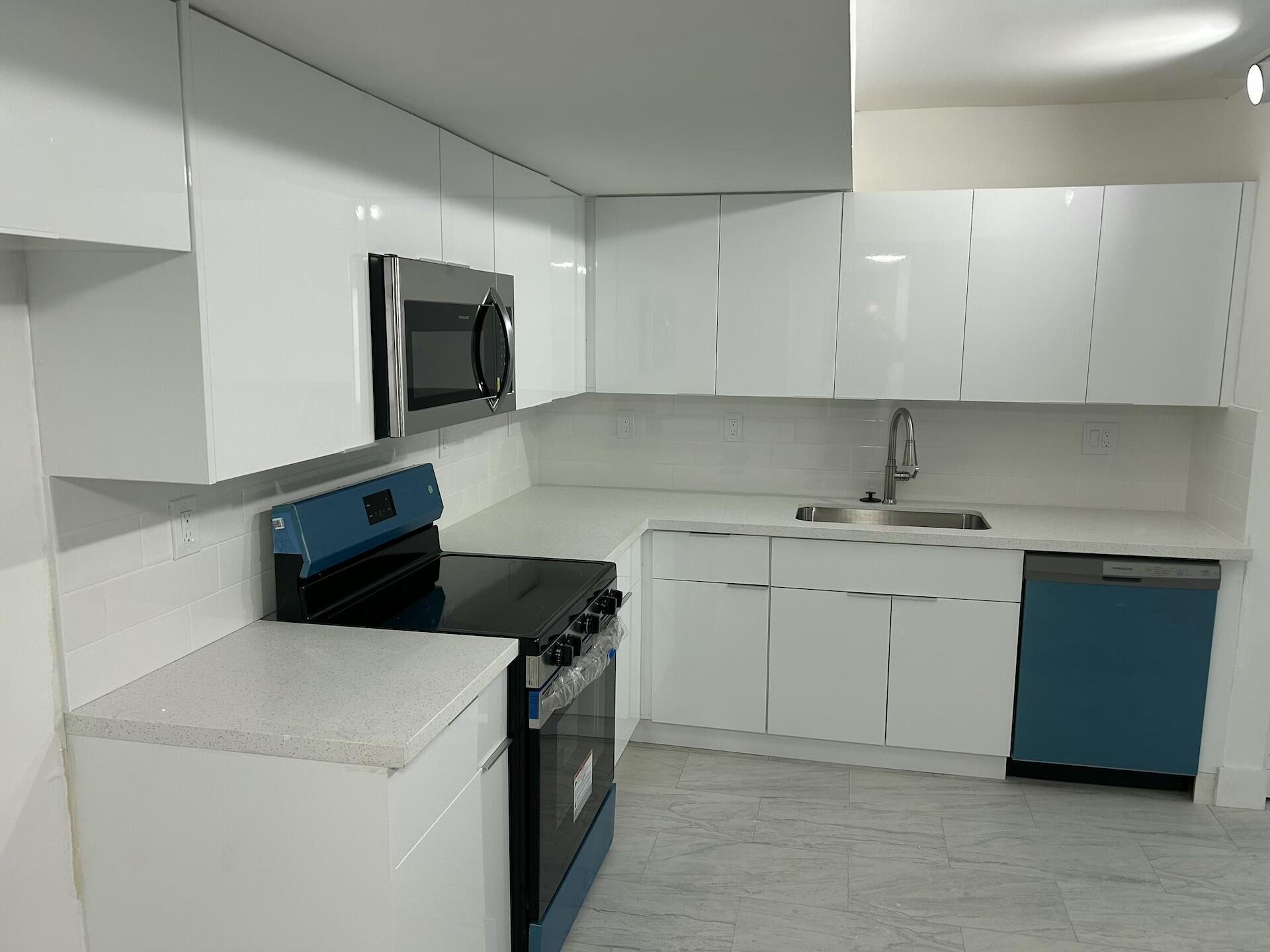 701 N Pine Island Road 304