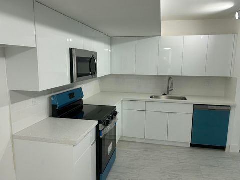 Tiny photo for 701 N Pine Island Road #304, Plantation, FL 33324 (MLS # B26018594)