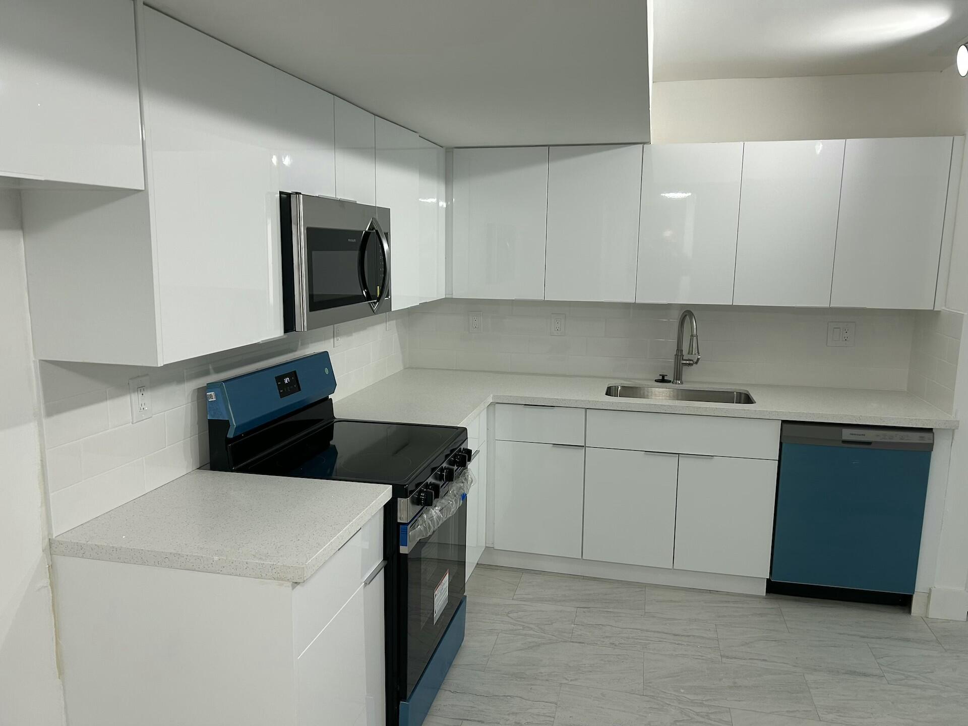 701 N Pine Island Road 304