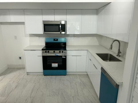 Tiny photo for 701 N Pine Island Road #304, Plantation, FL 33324 (MLS # B26018594)