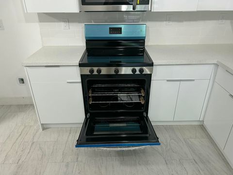 Tiny photo for 701 N Pine Island Road #304, Plantation, FL 33324 (MLS # B26018594)