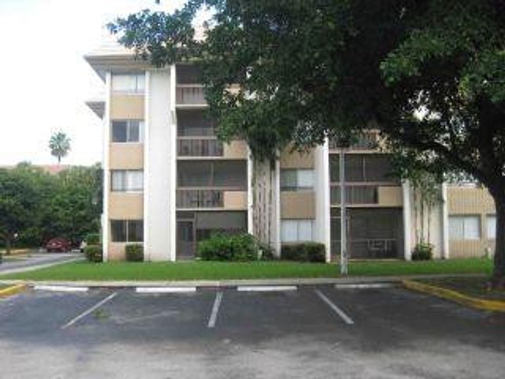 Photo of 701 N Pine Island Road #304, Plantation, FL 33324 (MLS # B26018594)