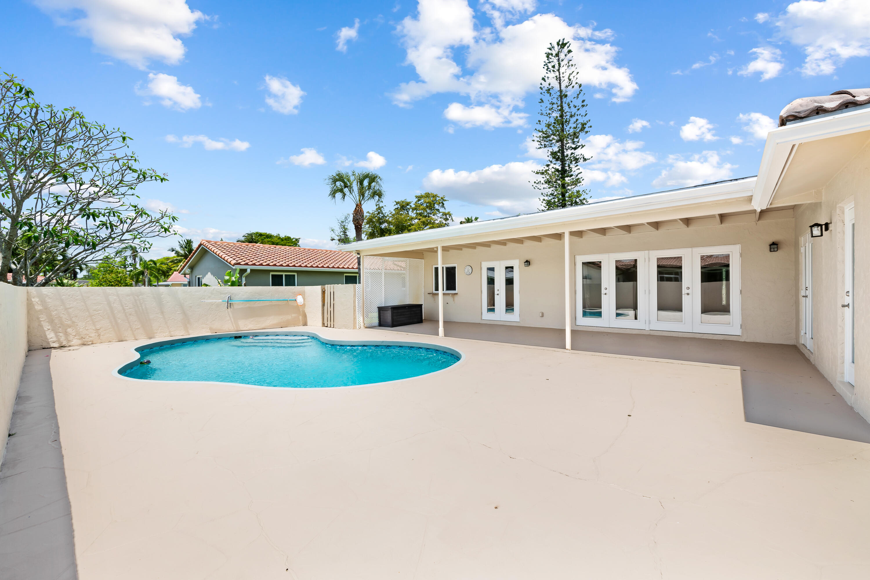 RAMBLEWOOD - Residential