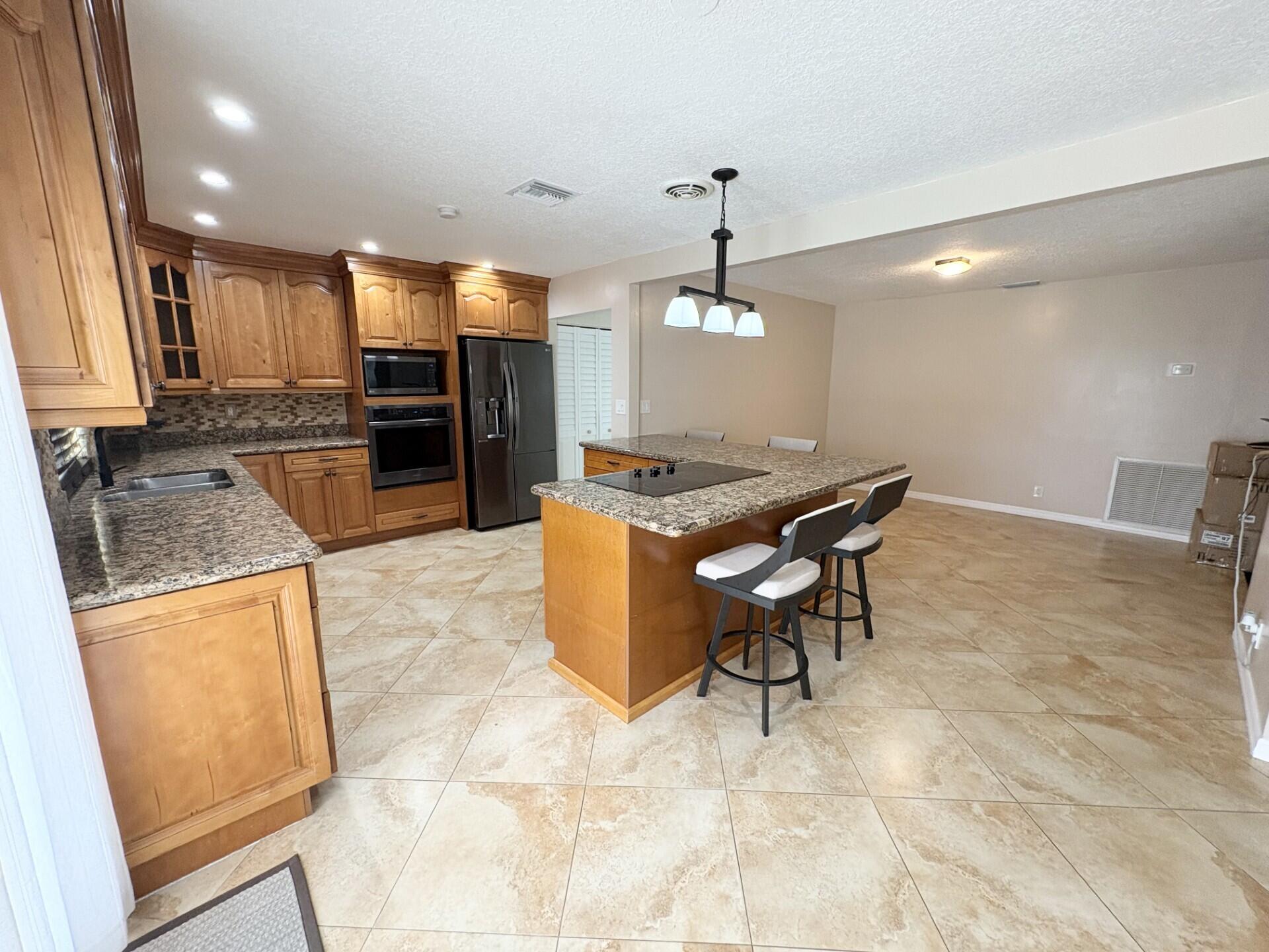 RAMBLEWOOD - Residential