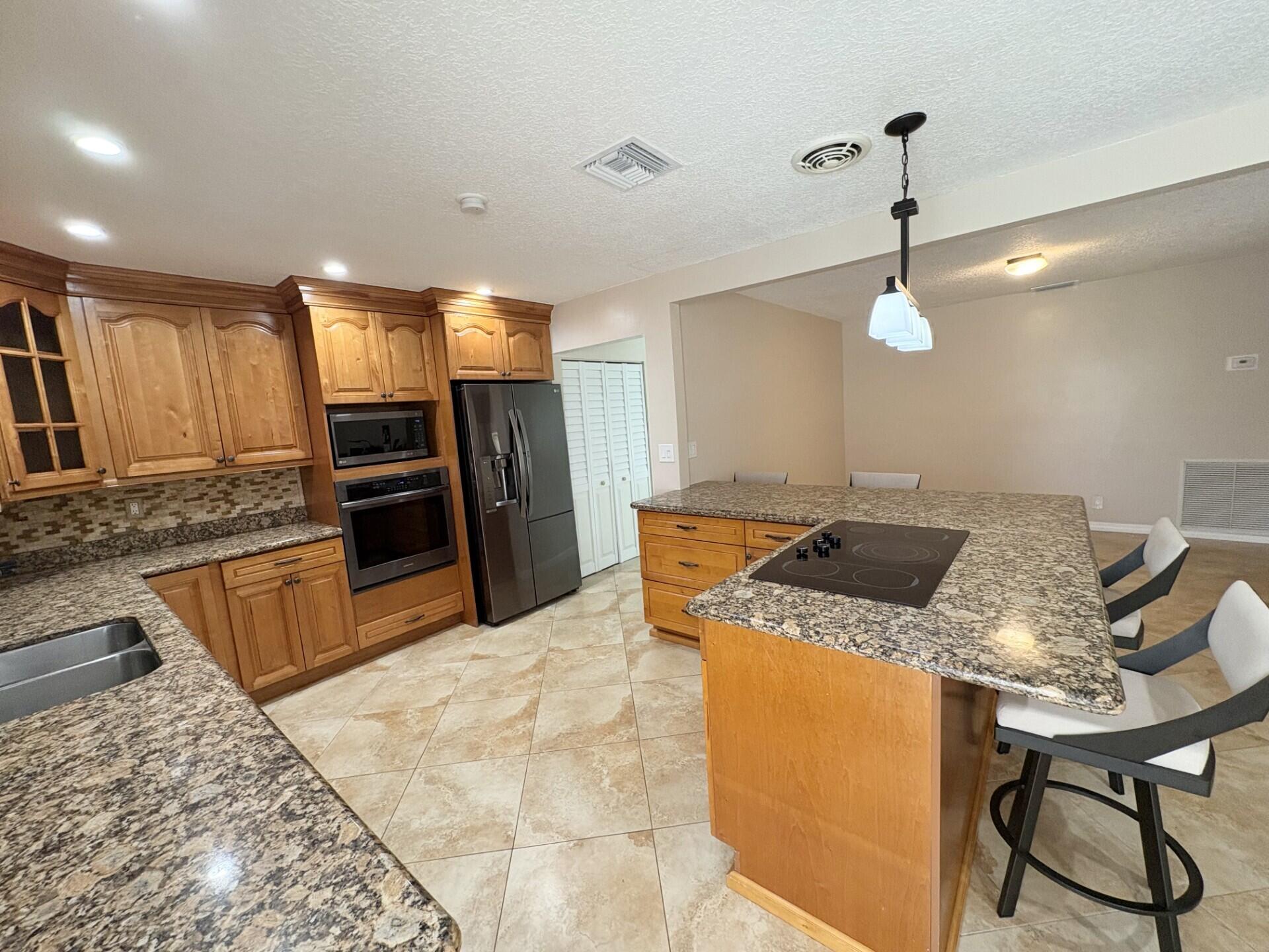 RAMBLEWOOD - Residential