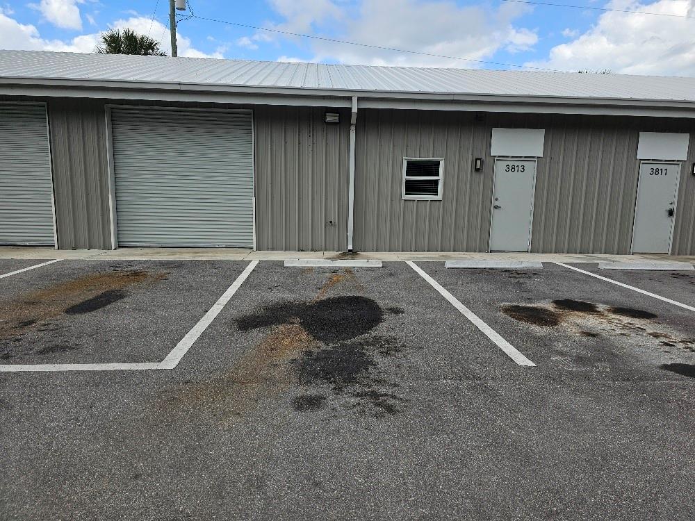 Fantastic Leasing opportunity in the heart of St. Lucie County. This newly constructed warehouse offers easy accessibility to I95, 25th Street, and US1. Spanning 1,500 feet, the space is equipped with a pedestrian entrance, exterior, exterior signage, a convenient rollup door, and ample parking.
Additional amenities include a private restroom, and dedicated office workspace.
The surrounding area boast similar properties and some residential homes.