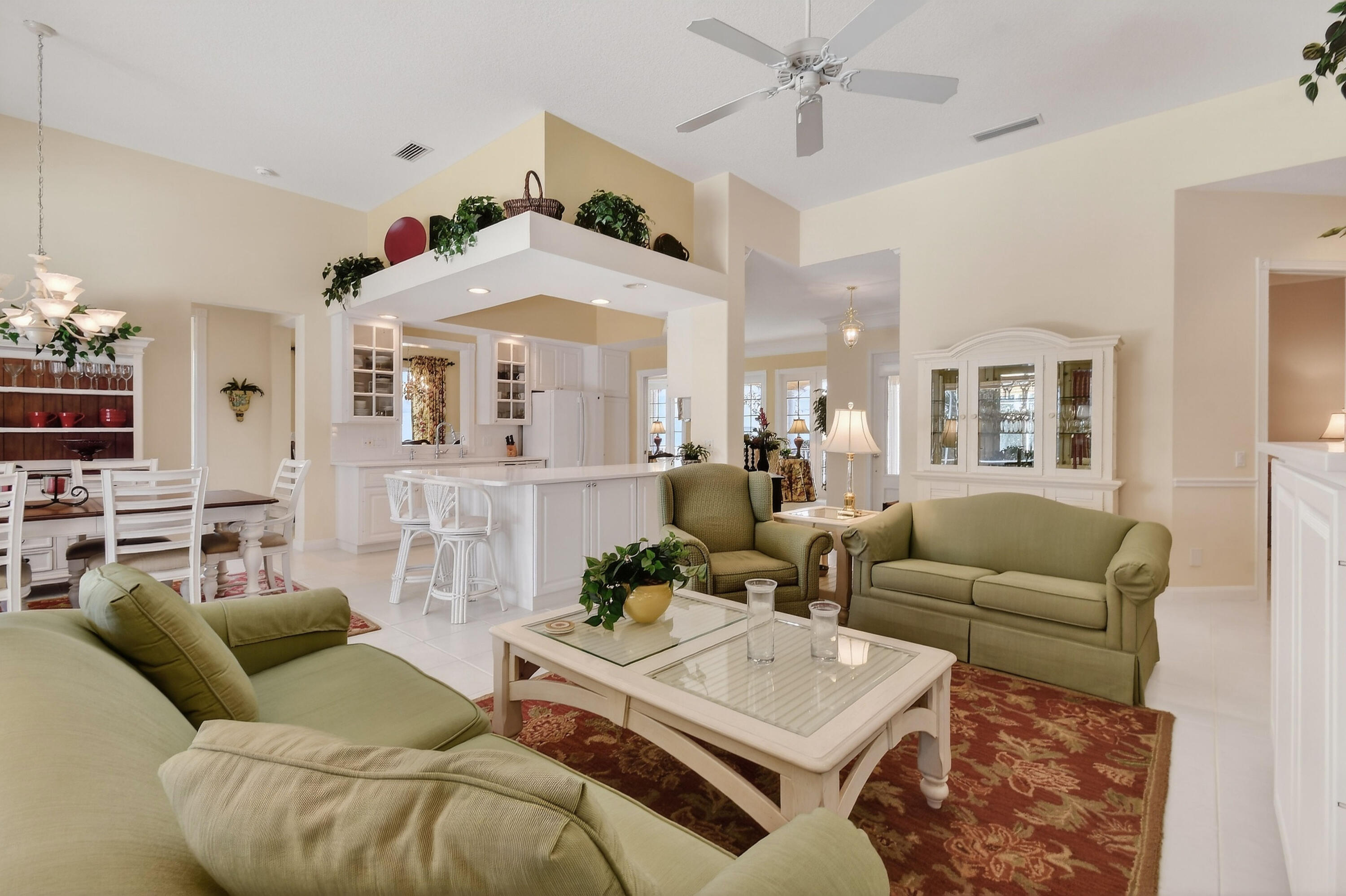 730070 Retreat Ph Single Family - Residential