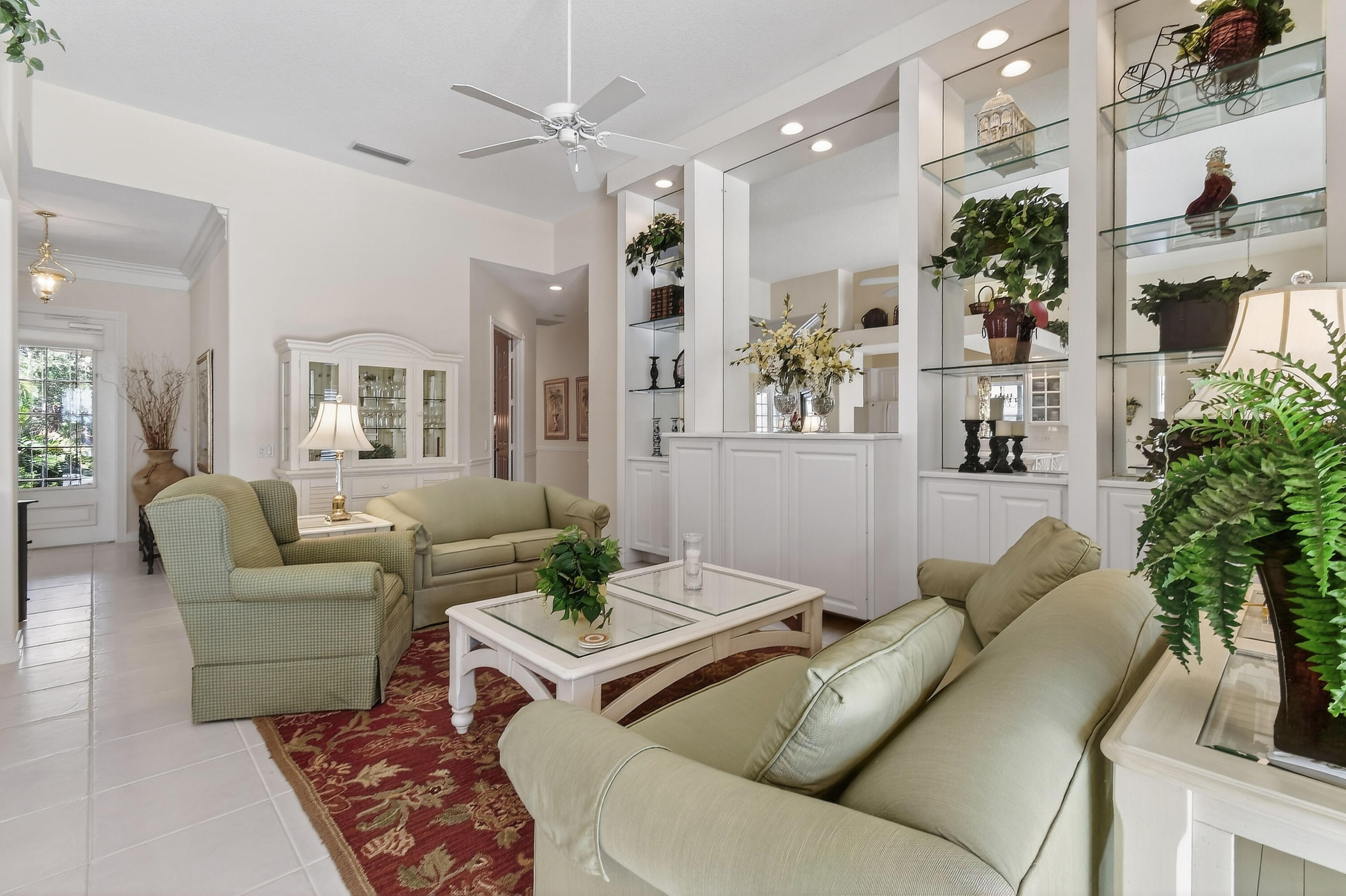 730070 Retreat Ph Single Family - Residential