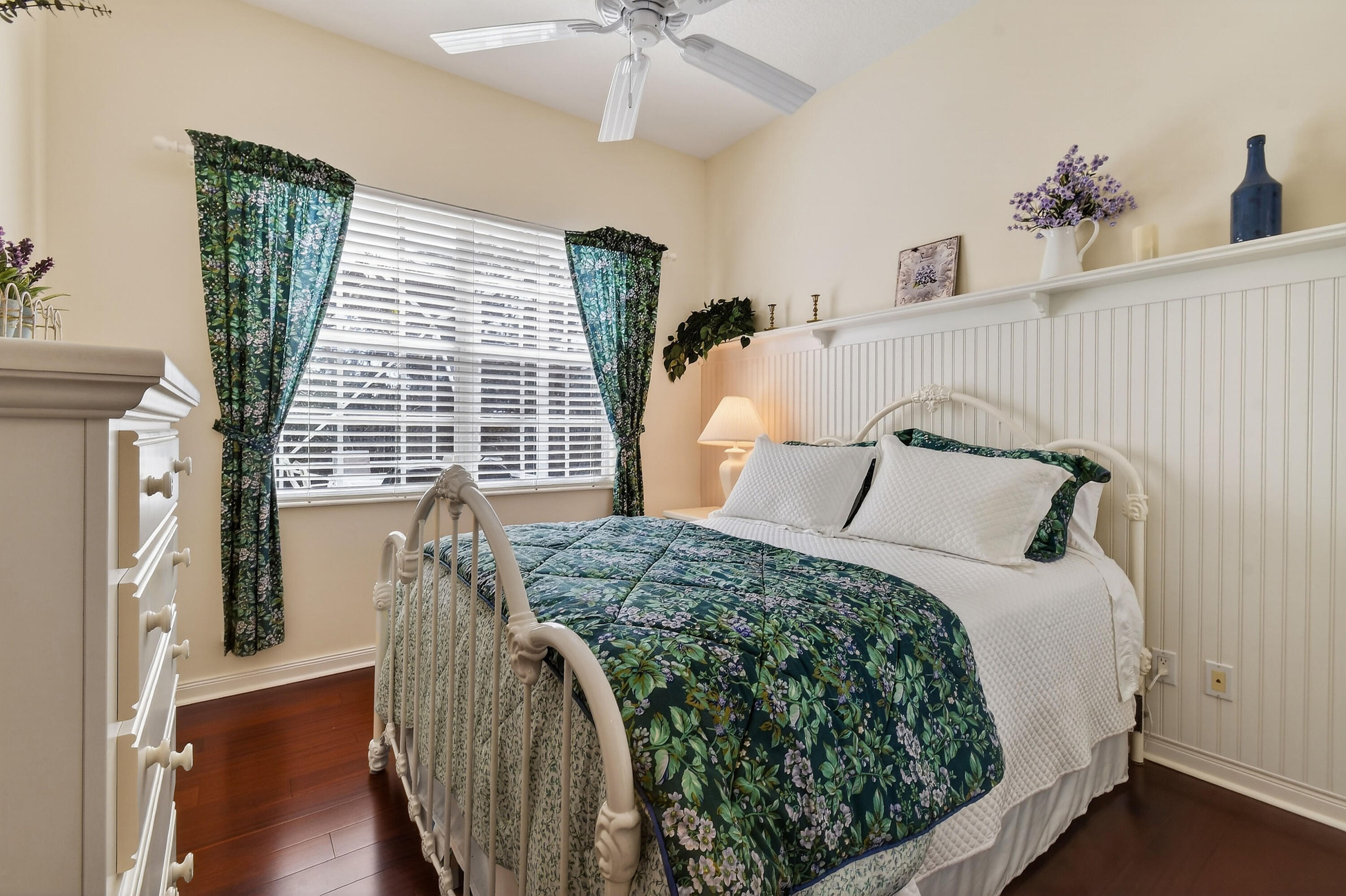 730070 Retreat Ph Single Family - Residential