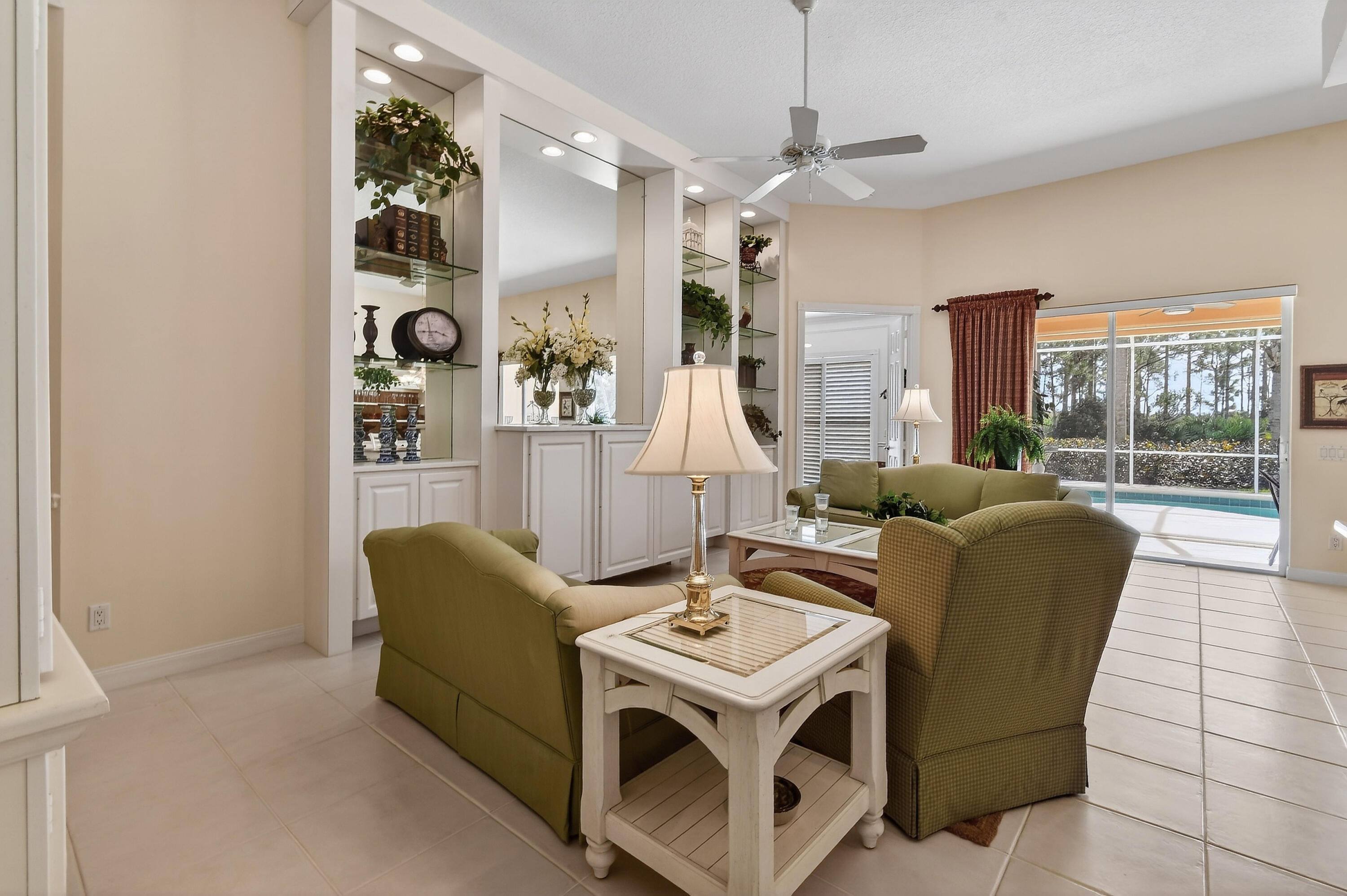 730070 Retreat Ph Single Family - Residential