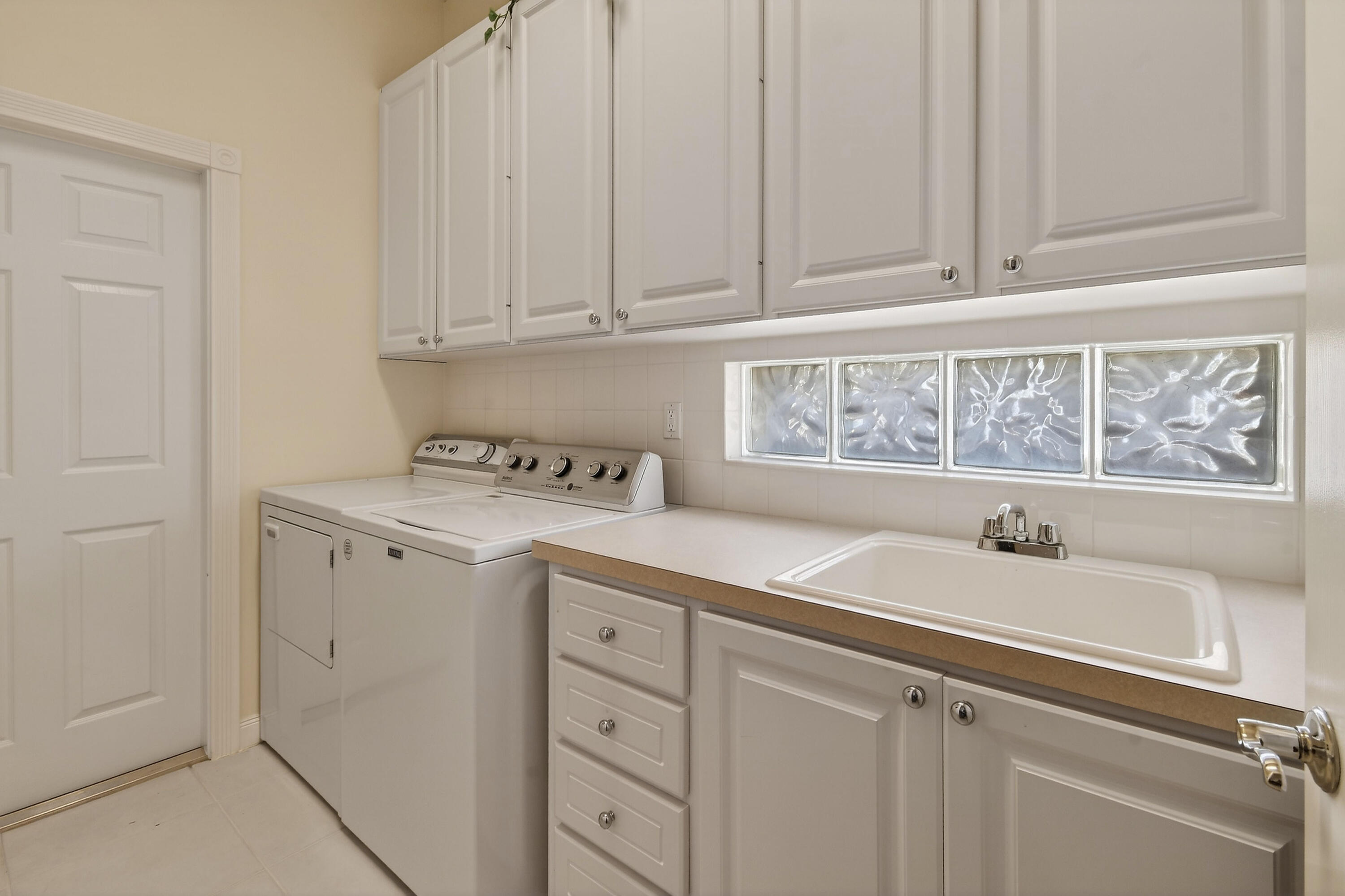 730070 Retreat Ph Single Family - Residential