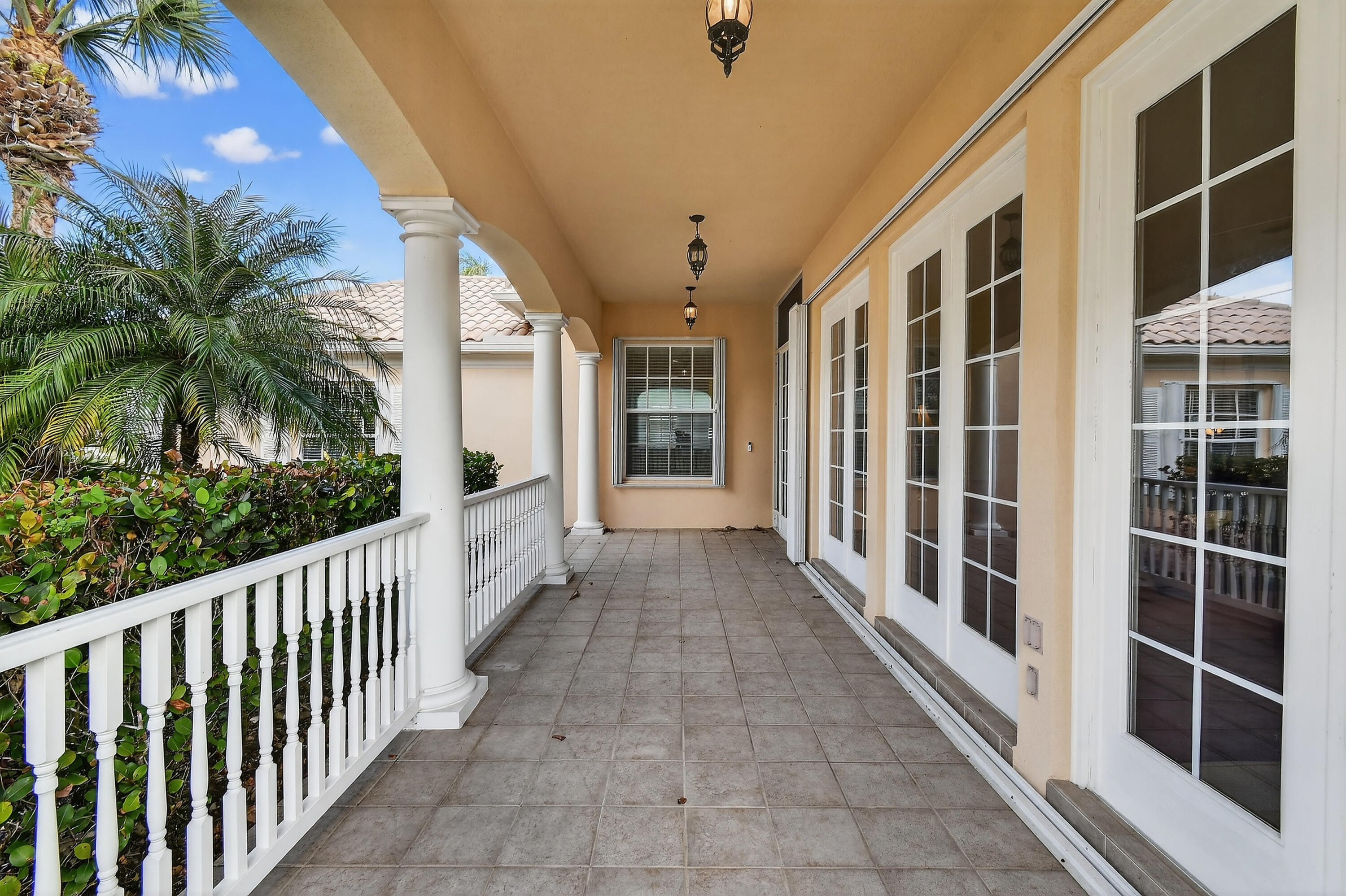 730070 Retreat Ph Single Family - Residential